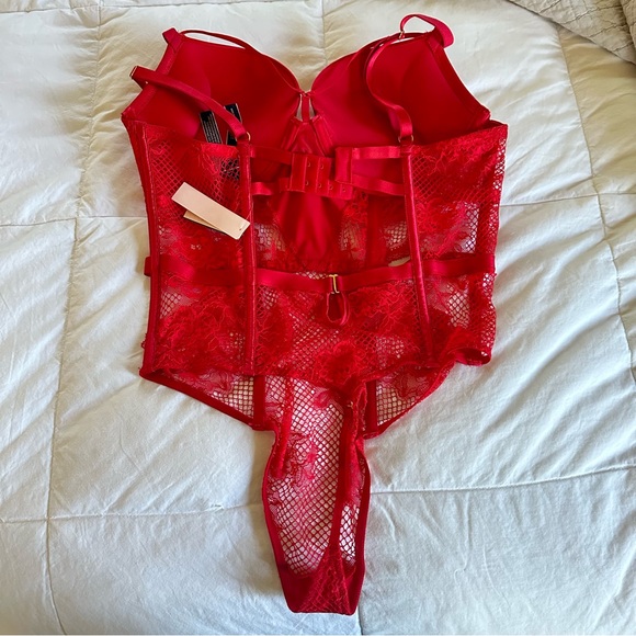 NWT NEVER WORN Red Lingerie - Picture 4 of 5